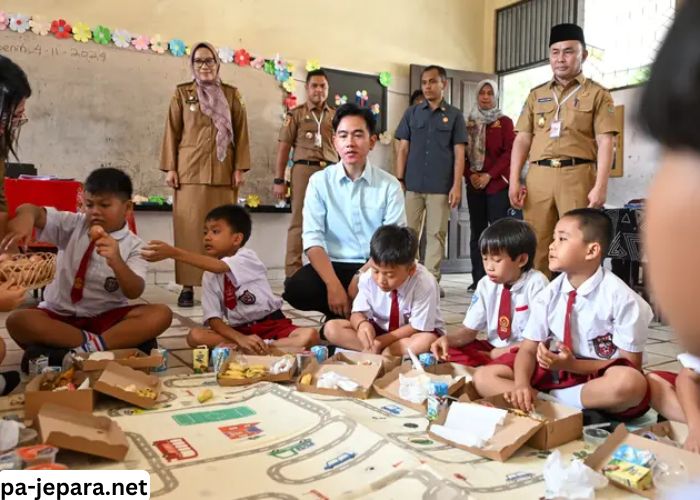 Makanan Gratis di Sekolah di Indonesia