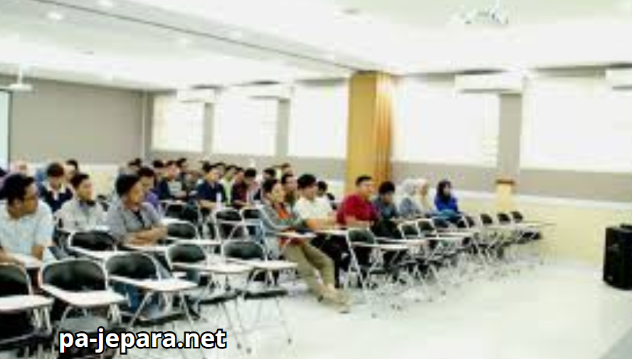Kelas Karyawan Saat Kuliah: Siapa Bilang Kamu Gak Bisa Sukses Sekaligus Kerja dan Kuliah?